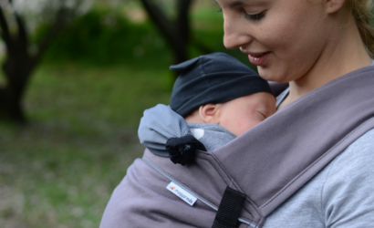 Így válassz babahordozót újszülött baba hordozásához